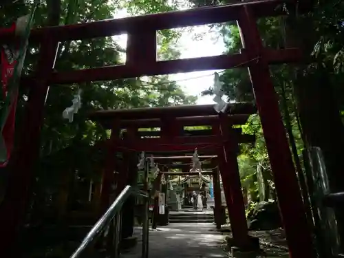 新屋山神社の鳥居