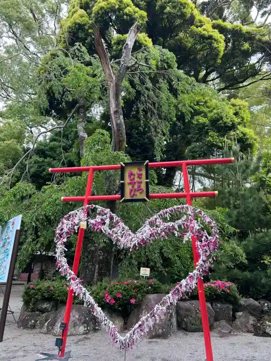 伊豆山神社の{uncategorized: "未分類", other: "その他", undefined: "問題あり", building: "その他建物", grave: "お墓", sacred_gate: "鳥居", guardian: "狛犬", statue: "像", buddha: "仏像", history: "歴史", nature: "自然", garden: "庭園", animal: "動物", pagoda: "塔", temizu: "手水舎", mountain_gate: "山門・神門", sanctuary: "本殿・本堂", subordinate: "末社・摂社", art: "芸術", scenery: "景色", jizo: "地蔵", ema: "絵馬", goshuin: "御朱印", omikuji: "おみくじ", items: "授与品その他", amulet: "お守り", goshuincho: "御朱印帳", eats: "食事", festival: "お祭り", votive_dance: "神楽", shichigosan: "七五三参", wedding: "結婚式", experience: "体験その他", initially: "初詣", around: "周辺", anti_infection: "感染症対策"}
