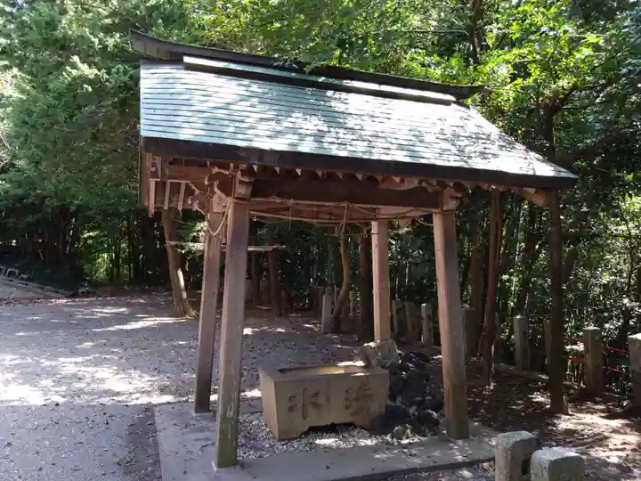 富好新田八幡社の手水舎