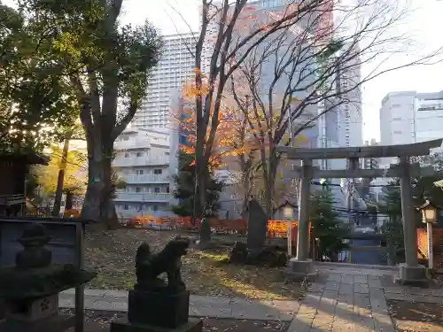 西向天神社の庭園