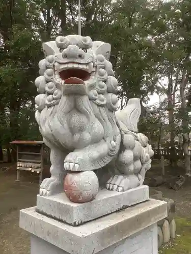 籠守勝手神社（木曽川町黒田）の狛犬
