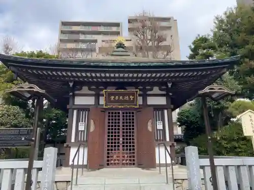 川崎大師（平間寺）の{uncategorized: "未分類", other: "その他", undefined: "問題あり", building: "その他建物", grave: "お墓", sacred_gate: "鳥居", guardian: "狛犬", statue: "像", buddha: "仏像", history: "歴史", nature: "自然", garden: "庭園", animal: "動物", pagoda: "塔", temizu: "手水舎", mountain_gate: "山門・神門", sanctuary: "本殿・本堂", subordinate: "末社・摂社", art: "芸術", scenery: "景色", jizo: "地蔵", ema: "絵馬", goshuin: "御朱印", omikuji: "おみくじ", items: "授与品その他", amulet: "お守り", goshuincho: "御朱印帳", eats: "食事", festival: "お祭り", votive_dance: "神楽", shichigosan: "七五三参", wedding: "結婚式", experience: "体験その他", initially: "初詣", around: "周辺", anti_infection: "感染症対策"}