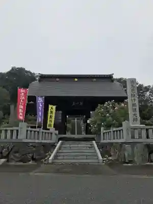 埼玉厄除け開運大師・龍泉寺（切り絵御朱印発祥の寺）の山門・神門