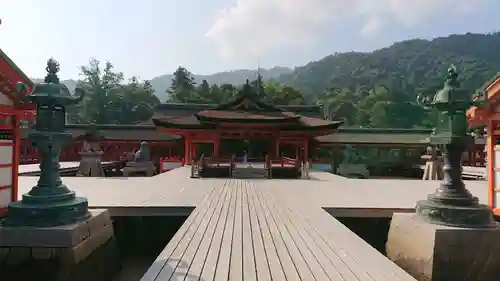 厳島神社の本殿