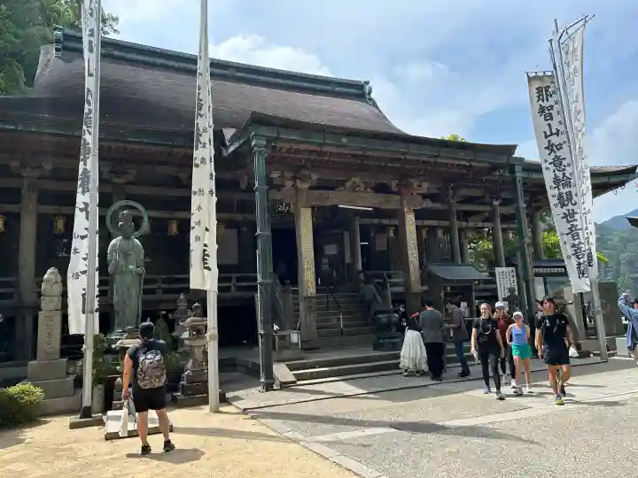 青岸渡寺の{uncategorized: "未分類", other: "その他", undefined: "問題あり", building: "その他建物", grave: "お墓", sacred_gate: "鳥居", guardian: "狛犬", statue: "像", buddha: "仏像", history: "歴史", nature: "自然", garden: "庭園", animal: "動物", pagoda: "塔", temizu: "手水舎", mountain_gate: "山門・神門", sanctuary: "本殿・本堂", subordinate: "末社・摂社", art: "芸術", scenery: "景色", jizo: "地蔵", ema: "絵馬", goshuin: "御朱印", omikuji: "おみくじ", items: "授与品その他", amulet: "お守り", goshuincho: "御朱印帳", eats: "食事", festival: "お祭り", votive_dance: "神楽", shichigosan: "七五三参", wedding: "結婚式", experience: "体験その他", initially: "初詣", around: "周辺", anti_infection: "感染症対策"}