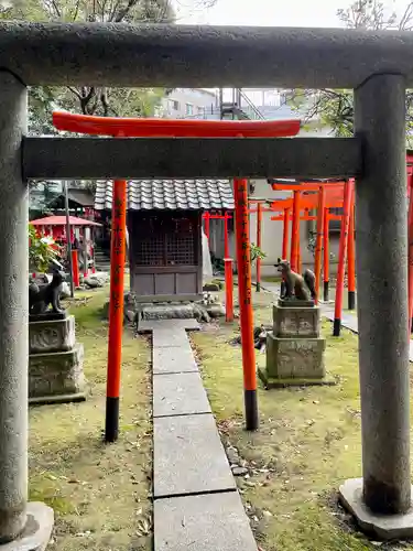 三囲神社の鳥居