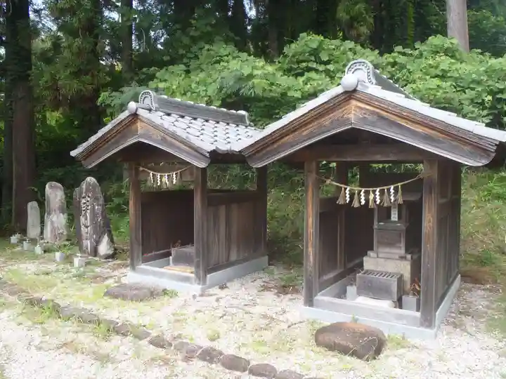 秋葉三尺坊大権現の末社・摂社