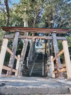 玉瀧神社の{uncategorized: "未分類", other: "その他", undefined: "問題あり", building: "その他建物", grave: "お墓", sacred_gate: "鳥居", guardian: "狛犬", statue: "像", buddha: "仏像", history: "歴史", nature: "自然", garden: "庭園", animal: "動物", pagoda: "塔", temizu: "手水舎", mountain_gate: "山門・神門", sanctuary: "本殿・本堂", subordinate: "末社・摂社", art: "芸術", scenery: "景色", jizo: "地蔵", ema: "絵馬", goshuin: "御朱印", omikuji: "おみくじ", items: "授与品その他", amulet: "お守り", goshuincho: "御朱印帳", eats: "食事", festival: "お祭り", votive_dance: "神楽", shichigosan: "七五三参", wedding: "結婚式", experience: "体験その他", initially: "初詣", around: "周辺", anti_infection: "感染症対策"}