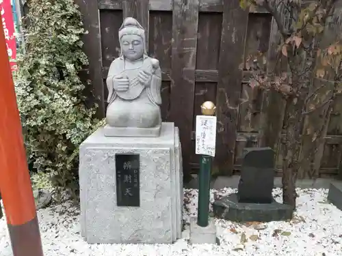 幸町辨財天の像