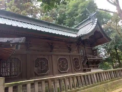 伊与久雷電神社の本殿