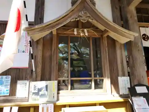 日和佐八幡神社の{uncategorized: "未分類", other: "その他", undefined: "問題あり", building: "その他建物", grave: "お墓", sacred_gate: "鳥居", guardian: "狛犬", statue: "像", buddha: "仏像", history: "歴史", nature: "自然", garden: "庭園", animal: "動物", pagoda: "塔", temizu: "手水舎", mountain_gate: "山門・神門", sanctuary: "本殿・本堂", subordinate: "末社・摂社", art: "芸術", scenery: "景色", jizo: "地蔵", ema: "絵馬", goshuin: "御朱印", omikuji: "おみくじ", items: "授与品その他", amulet: "お守り", goshuincho: "御朱印帳", eats: "食事", festival: "お祭り", votive_dance: "神楽", shichigosan: "七五三参", wedding: "結婚式", experience: "体験その他", initially: "初詣", around: "周辺", anti_infection: "感染症対策"}