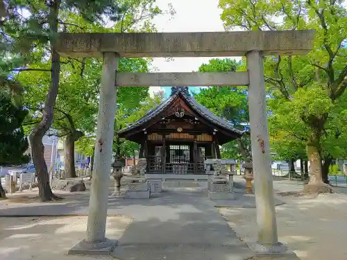 神明社の鳥居