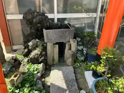 白赤稲荷神社の{uncategorized: "未分類", other: "その他", undefined: "問題あり", building: "その他建物", grave: "お墓", sacred_gate: "鳥居", guardian: "狛犬", statue: "像", buddha: "仏像", history: "歴史", nature: "自然", garden: "庭園", animal: "動物", pagoda: "塔", temizu: "手水舎", mountain_gate: "山門・神門", sanctuary: "本殿・本堂", subordinate: "末社・摂社", art: "芸術", scenery: "景色", jizo: "地蔵", ema: "絵馬", goshuin: "御朱印", omikuji: "おみくじ", items: "授与品その他", amulet: "お守り", goshuincho: "御朱印帳", eats: "食事", festival: "お祭り", votive_dance: "神楽", shichigosan: "七五三参", wedding: "結婚式", experience: "体験その他", initially: "初詣", around: "周辺", anti_infection: "感染症対策"}