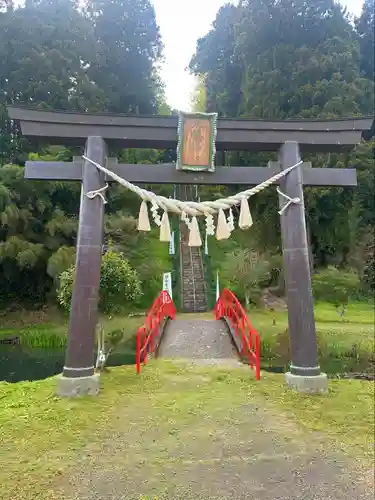 坪沼八幡神社の鳥居