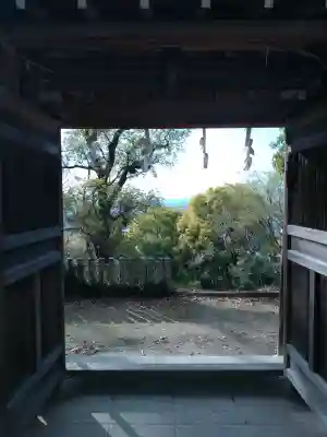 四條畷神社の{uncategorized: "未分類", other: "その他", undefined: "問題あり", building: "その他建物", grave: "お墓", sacred_gate: "鳥居", guardian: "狛犬", statue: "像", buddha: "仏像", history: "歴史", nature: "自然", garden: "庭園", animal: "動物", pagoda: "塔", temizu: "手水舎", mountain_gate: "山門・神門", sanctuary: "本殿・本堂", subordinate: "末社・摂社", art: "芸術", scenery: "景色", jizo: "地蔵", ema: "絵馬", goshuin: "御朱印", omikuji: "おみくじ", items: "授与品その他", amulet: "お守り", goshuincho: "御朱印帳", eats: "食事", festival: "お祭り", votive_dance: "神楽", shichigosan: "七五三参", wedding: "結婚式", experience: "体験その他", initially: "初詣", around: "周辺", anti_infection: "感染症対策"}