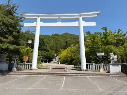 山梨縣護國神社の{uncategorized: "未分類", other: "その他", undefined: "問題あり", building: "その他建物", grave: "お墓", sacred_gate: "鳥居", guardian: "狛犬", statue: "像", buddha: "仏像", history: "歴史", nature: "自然", garden: "庭園", animal: "動物", pagoda: "塔", temizu: "手水舎", mountain_gate: "山門・神門", sanctuary: "本殿・本堂", subordinate: "末社・摂社", art: "芸術", scenery: "景色", jizo: "地蔵", ema: "絵馬", goshuin: "御朱印", omikuji: "おみくじ", items: "授与品その他", amulet: "お守り", goshuincho: "御朱印帳", eats: "食事", festival: "お祭り", votive_dance: "神楽", shichigosan: "七五三参", wedding: "結婚式", experience: "体験その他", initially: "初詣", around: "周辺", anti_infection: "感染症対策"}