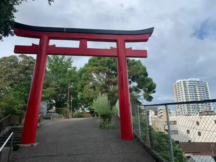 (芝生)浅間神社の鳥居