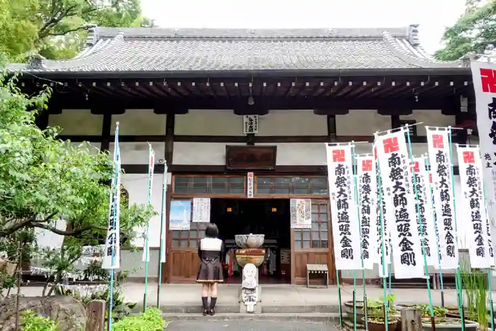 弥勒寺の本殿・本堂