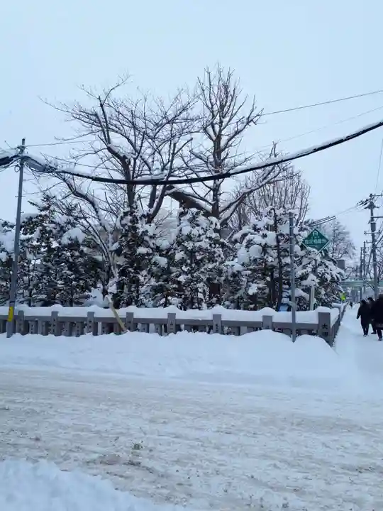 烈々布神社の周辺