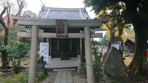 三囲神社の鳥居