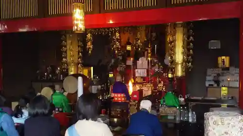 成田山瀧泉寺の本殿