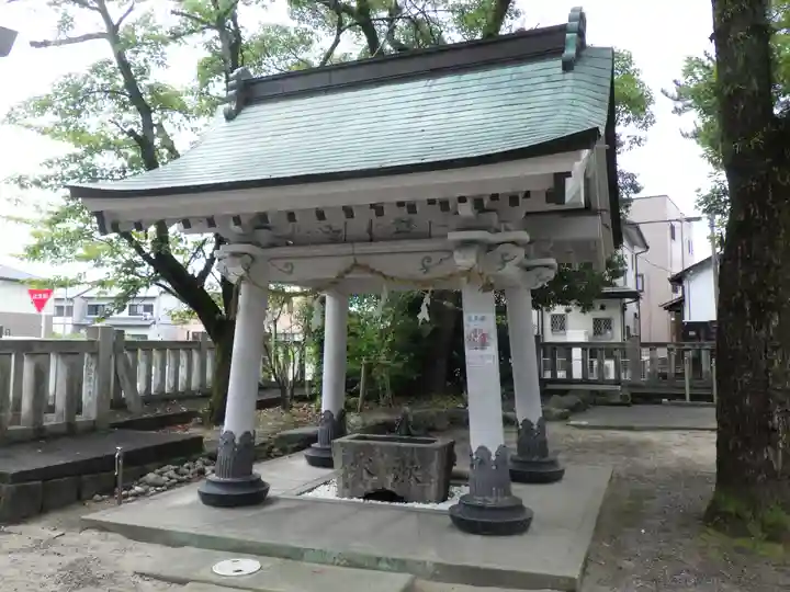堤治神社の手水舎