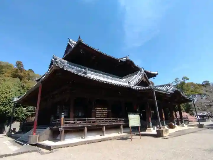 粉河寺の{uncategorized: "未分類", other: "その他", undefined: "問題あり", building: "その他建物", grave: "お墓", sacred_gate: "鳥居", guardian: "狛犬", statue: "像", buddha: "仏像", history: "歴史", nature: "自然", garden: "庭園", animal: "動物", pagoda: "塔", temizu: "手水舎", mountain_gate: "山門・神門", sanctuary: "本殿・本堂", subordinate: "末社・摂社", art: "芸術", scenery: "景色", jizo: "地蔵", ema: "絵馬", goshuin: "御朱印", omikuji: "おみくじ", items: "授与品その他", amulet: "お守り", goshuincho: "御朱印帳", eats: "食事", festival: "お祭り", votive_dance: "神楽", shichigosan: "七五三参", wedding: "結婚式", experience: "体験その他", initially: "初詣", around: "周辺", anti_infection: "感染症対策"}