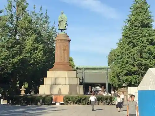 靖國神社の像