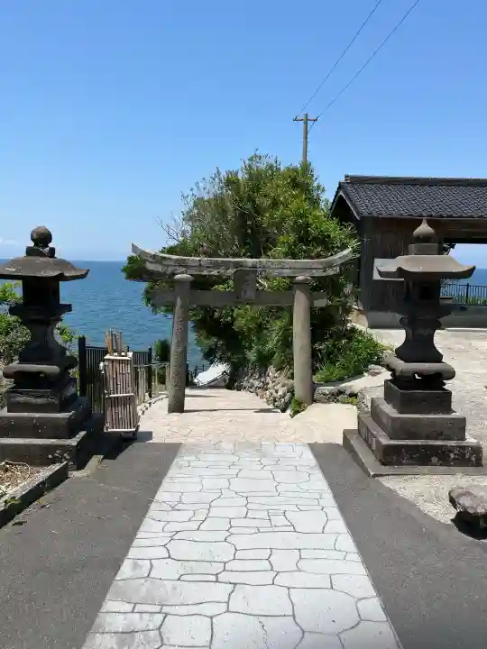 粟嶋社の{uncategorized: "未分類", other: "その他", undefined: "問題あり", building: "その他建物", grave: "お墓", sacred_gate: "鳥居", guardian: "狛犬", statue: "像", buddha: "仏像", history: "歴史", nature: "自然", garden: "庭園", animal: "動物", pagoda: "塔", temizu: "手水舎", mountain_gate: "山門・神門", sanctuary: "本殿・本堂", subordinate: "末社・摂社", art: "芸術", scenery: "景色", jizo: "地蔵", ema: "絵馬", goshuin: "御朱印", omikuji: "おみくじ", items: "授与品その他", amulet: "お守り", goshuincho: "御朱印帳", eats: "食事", festival: "お祭り", votive_dance: "神楽", shichigosan: "七五三参", wedding: "結婚式", experience: "体験その他", initially: "初詣", around: "周辺", anti_infection: "感染症対策"}