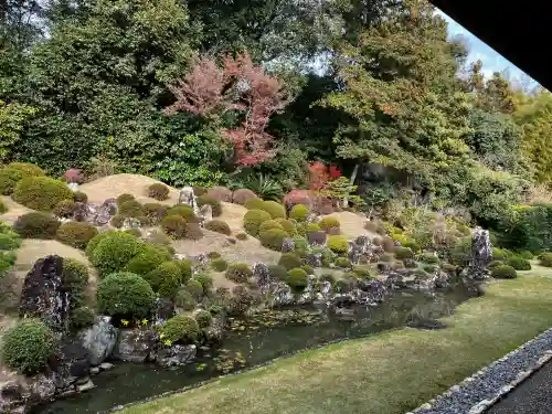 龍潭寺の{uncategorized: "未分類", other: "その他", undefined: "問題あり", building: "その他建物", grave: "お墓", sacred_gate: "鳥居", guardian: "狛犬", statue: "像", buddha: "仏像", history: "歴史", nature: "自然", garden: "庭園", animal: "動物", pagoda: "塔", temizu: "手水舎", mountain_gate: "山門・神門", sanctuary: "本殿・本堂", subordinate: "末社・摂社", art: "芸術", scenery: "景色", jizo: "地蔵", ema: "絵馬", goshuin: "御朱印", omikuji: "おみくじ", items: "授与品その他", amulet: "お守り", goshuincho: "御朱印帳", eats: "食事", festival: "お祭り", votive_dance: "神楽", shichigosan: "七五三参", wedding: "結婚式", experience: "体験その他", initially: "初詣", around: "周辺", anti_infection: "感染症対策"}