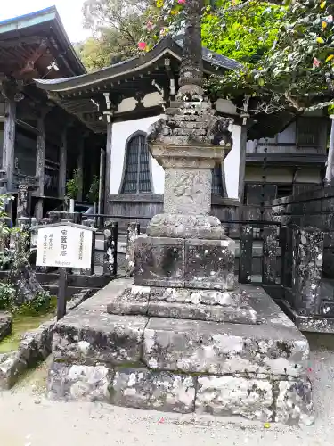 青岸渡寺の{uncategorized: "未分類", other: "その他", undefined: "問題あり", building: "その他建物", grave: "お墓", sacred_gate: "鳥居", guardian: "狛犬", statue: "像", buddha: "仏像", history: "歴史", nature: "自然", garden: "庭園", animal: "動物", pagoda: "塔", temizu: "手水舎", mountain_gate: "山門・神門", sanctuary: "本殿・本堂", subordinate: "末社・摂社", art: "芸術", scenery: "景色", jizo: "地蔵", ema: "絵馬", goshuin: "御朱印", omikuji: "おみくじ", items: "授与品その他", amulet: "お守り", goshuincho: "御朱印帳", eats: "食事", festival: "お祭り", votive_dance: "神楽", shichigosan: "七五三参", wedding: "結婚式", experience: "体験その他", initially: "初詣", around: "周辺", anti_infection: "感染症対策"}