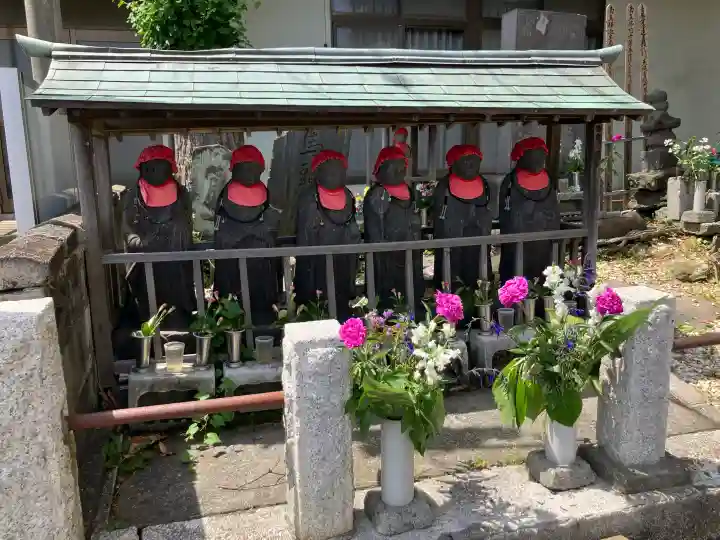 玉縄首塚(鎌倉の史蹟)の{uncategorized: "未分類", other: "その他", undefined: "問題あり", building: "その他建物", grave: "お墓", sacred_gate: "鳥居", guardian: "狛犬", statue: "像", buddha: "仏像", history: "歴史", nature: "自然", garden: "庭園", animal: "動物", pagoda: "塔", temizu: "手水舎", mountain_gate: "山門・神門", sanctuary: "本殿・本堂", subordinate: "末社・摂社", art: "芸術", scenery: "景色", jizo: "地蔵", ema: "絵馬", goshuin: "御朱印", omikuji: "おみくじ", items: "授与品その他", amulet: "お守り", goshuincho: "御朱印帳", eats: "食事", festival: "お祭り", votive_dance: "神楽", shichigosan: "七五三参", wedding: "結婚式", experience: "体験その他", initially: "初詣", around: "周辺", anti_infection: "感染症対策"}