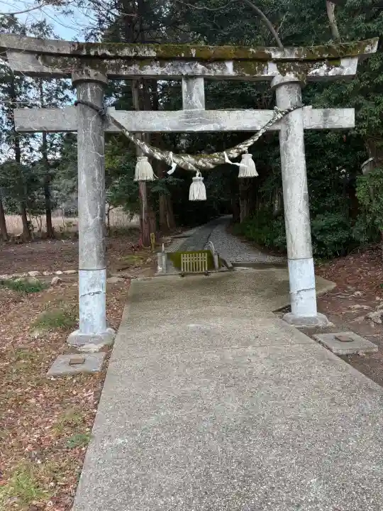 須須神社の{uncategorized: "未分類", other: "その他", undefined: "問題あり", building: "その他建物", grave: "お墓", sacred_gate: "鳥居", guardian: "狛犬", statue: "像", buddha: "仏像", history: "歴史", nature: "自然", garden: "庭園", animal: "動物", pagoda: "塔", temizu: "手水舎", mountain_gate: "山門・神門", sanctuary: "本殿・本堂", subordinate: "末社・摂社", art: "芸術", scenery: "景色", jizo: "地蔵", ema: "絵馬", goshuin: "御朱印", omikuji: "おみくじ", items: "授与品その他", amulet: "お守り", goshuincho: "御朱印帳", eats: "食事", festival: "お祭り", votive_dance: "神楽", shichigosan: "七五三参", wedding: "結婚式", experience: "体験その他", initially: "初詣", around: "周辺", anti_infection: "感染症対策"}