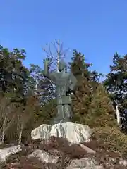 三峯神社の像
