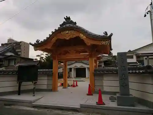 悟真寺の山門