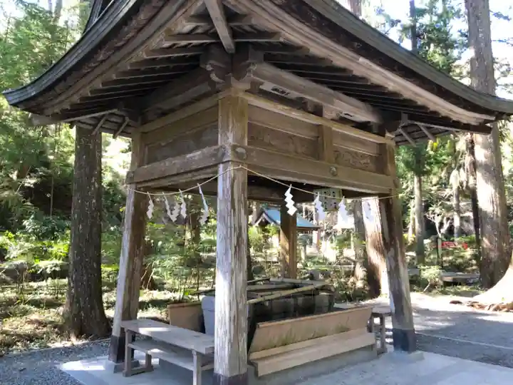 小國神社の手水舎