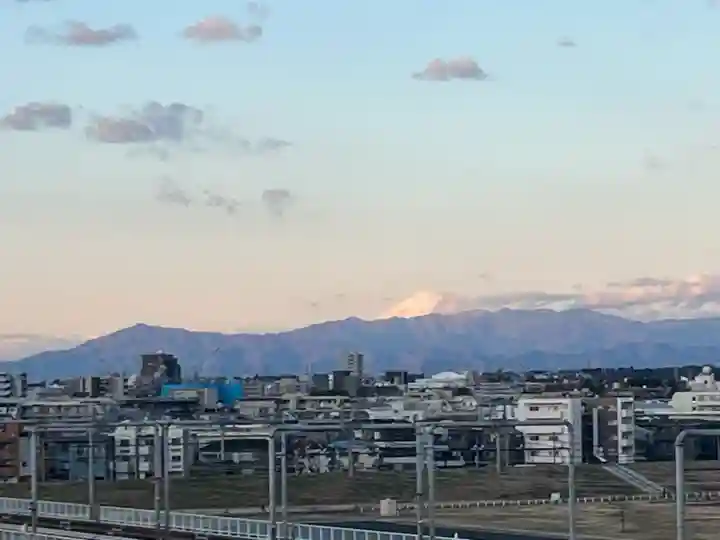 多摩川浅間神社の{uncategorized: "未分類", other: "その他", undefined: "問題あり", building: "その他建物", grave: "お墓", sacred_gate: "鳥居", guardian: "狛犬", statue: "像", buddha: "仏像", history: "歴史", nature: "自然", garden: "庭園", animal: "動物", pagoda: "塔", temizu: "手水舎", mountain_gate: "山門・神門", sanctuary: "本殿・本堂", subordinate: "末社・摂社", art: "芸術", scenery: "景色", jizo: "地蔵", ema: "絵馬", goshuin: "御朱印", omikuji: "おみくじ", items: "授与品その他", amulet: "お守り", goshuincho: "御朱印帳", eats: "食事", festival: "お祭り", votive_dance: "神楽", shichigosan: "七五三参", wedding: "結婚式", experience: "体験その他", initially: "初詣", around: "周辺", anti_infection: "感染症対策"}