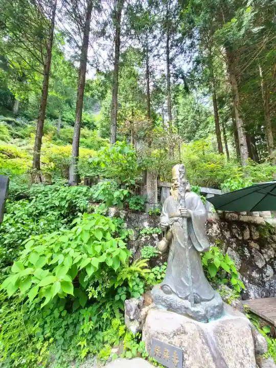 榛名神社の{uncategorized: "未分類", other: "その他", undefined: "問題あり", building: "その他建物", grave: "お墓", sacred_gate: "鳥居", guardian: "狛犬", statue: "像", buddha: "仏像", history: "歴史", nature: "自然", garden: "庭園", animal: "動物", pagoda: "塔", temizu: "手水舎", mountain_gate: "山門・神門", sanctuary: "本殿・本堂", subordinate: "末社・摂社", art: "芸術", scenery: "景色", jizo: "地蔵", ema: "絵馬", goshuin: "御朱印", omikuji: "おみくじ", items: "授与品その他", amulet: "お守り", goshuincho: "御朱印帳", eats: "食事", festival: "お祭り", votive_dance: "神楽", shichigosan: "七五三参", wedding: "結婚式", experience: "体験その他", initially: "初詣", around: "周辺", anti_infection: "感染症対策"}