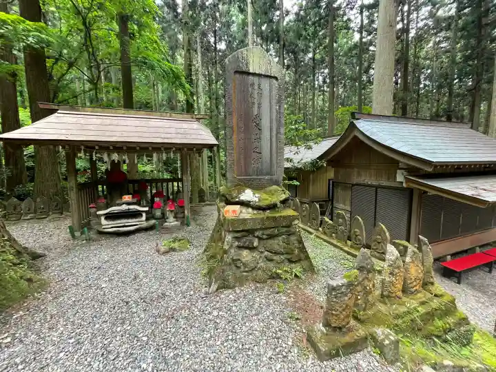 御岩神社の{uncategorized: "未分類", other: "その他", undefined: "問題あり", building: "その他建物", grave: "お墓", sacred_gate: "鳥居", guardian: "狛犬", statue: "像", buddha: "仏像", history: "歴史", nature: "自然", garden: "庭園", animal: "動物", pagoda: "塔", temizu: "手水舎", mountain_gate: "山門・神門", sanctuary: "本殿・本堂", subordinate: "末社・摂社", art: "芸術", scenery: "景色", jizo: "地蔵", ema: "絵馬", goshuin: "御朱印", omikuji: "おみくじ", items: "授与品その他", amulet: "お守り", goshuincho: "御朱印帳", eats: "食事", festival: "お祭り", votive_dance: "神楽", shichigosan: "七五三参", wedding: "結婚式", experience: "体験その他", initially: "初詣", around: "周辺", anti_infection: "感染症対策"}