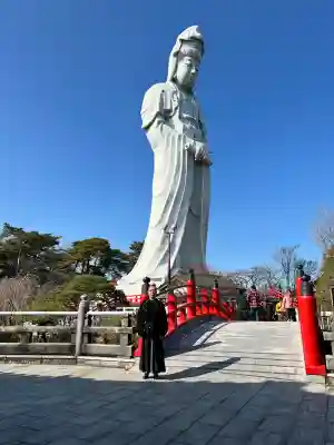 観音山慈眼院(高崎観音)の{uncategorized: "未分類", other: "その他", undefined: "問題あり", building: "その他建物", grave: "お墓", sacred_gate: "鳥居", guardian: "狛犬", statue: "像", buddha: "仏像", history: "歴史", nature: "自然", garden: "庭園", animal: "動物", pagoda: "塔", temizu: "手水舎", mountain_gate: "山門・神門", sanctuary: "本殿・本堂", subordinate: "末社・摂社", art: "芸術", scenery: "景色", jizo: "地蔵", ema: "絵馬", goshuin: "御朱印", omikuji: "おみくじ", items: "授与品その他", amulet: "お守り", goshuincho: "御朱印帳", eats: "食事", festival: "お祭り", votive_dance: "神楽", shichigosan: "七五三参", wedding: "結婚式", experience: "体験その他", initially: "初詣", around: "周辺", anti_infection: "感染症対策"}
