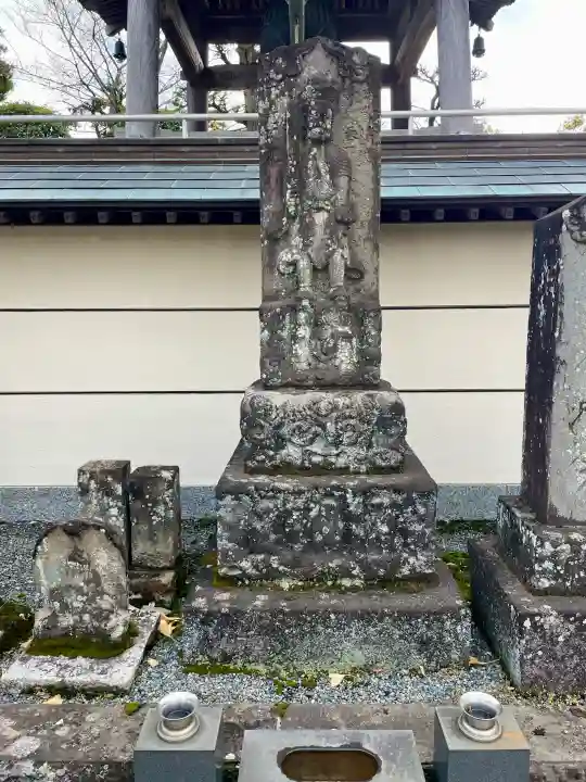 廣龍寺の{uncategorized: "未分類", other: "その他", undefined: "問題あり", building: "その他建物", grave: "お墓", sacred_gate: "鳥居", guardian: "狛犬", statue: "像", buddha: "仏像", history: "歴史", nature: "自然", garden: "庭園", animal: "動物", pagoda: "塔", temizu: "手水舎", mountain_gate: "山門・神門", sanctuary: "本殿・本堂", subordinate: "末社・摂社", art: "芸術", scenery: "景色", jizo: "地蔵", ema: "絵馬", goshuin: "御朱印", omikuji: "おみくじ", items: "授与品その他", amulet: "お守り", goshuincho: "御朱印帳", eats: "食事", festival: "お祭り", votive_dance: "神楽", shichigosan: "七五三参", wedding: "結婚式", experience: "体験その他", initially: "初詣", around: "周辺", anti_infection: "感染症対策"}