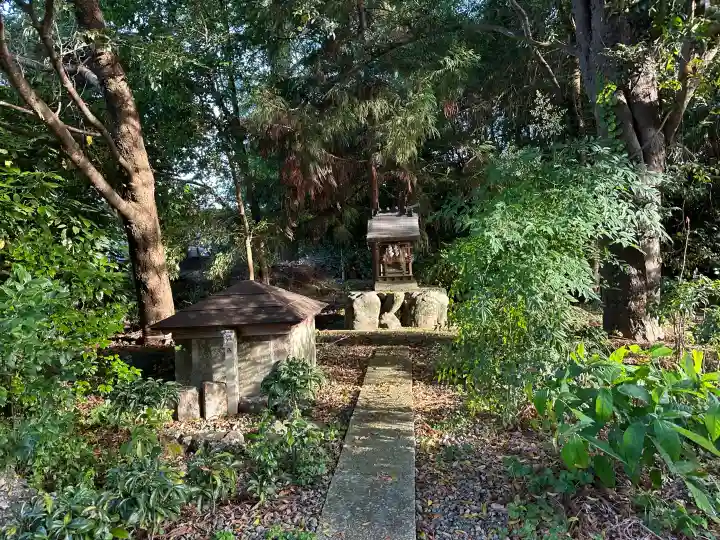 御霊神社本宮の{uncategorized: "未分類", other: "その他", undefined: "問題あり", building: "その他建物", grave: "お墓", sacred_gate: "鳥居", guardian: "狛犬", statue: "像", buddha: "仏像", history: "歴史", nature: "自然", garden: "庭園", animal: "動物", pagoda: "塔", temizu: "手水舎", mountain_gate: "山門・神門", sanctuary: "本殿・本堂", subordinate: "末社・摂社", art: "芸術", scenery: "景色", jizo: "地蔵", ema: "絵馬", goshuin: "御朱印", omikuji: "おみくじ", items: "授与品その他", amulet: "お守り", goshuincho: "御朱印帳", eats: "食事", festival: "お祭り", votive_dance: "神楽", shichigosan: "七五三参", wedding: "結婚式", experience: "体験その他", initially: "初詣", around: "周辺", anti_infection: "感染症対策"}