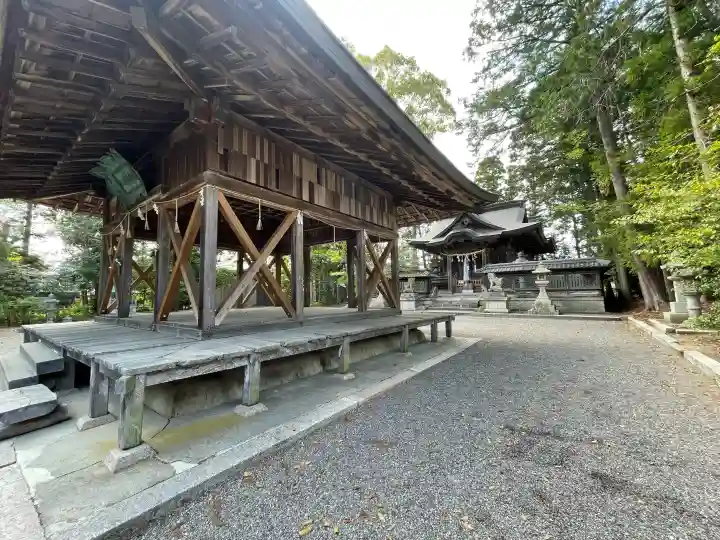 比都佐神社の{uncategorized: "未分類", other: "その他", undefined: "問題あり", building: "その他建物", grave: "お墓", sacred_gate: "鳥居", guardian: "狛犬", statue: "像", buddha: "仏像", history: "歴史", nature: "自然", garden: "庭園", animal: "動物", pagoda: "塔", temizu: "手水舎", mountain_gate: "山門・神門", sanctuary: "本殿・本堂", subordinate: "末社・摂社", art: "芸術", scenery: "景色", jizo: "地蔵", ema: "絵馬", goshuin: "御朱印", omikuji: "おみくじ", items: "授与品その他", amulet: "お守り", goshuincho: "御朱印帳", eats: "食事", festival: "お祭り", votive_dance: "神楽", shichigosan: "七五三参", wedding: "結婚式", experience: "体験その他", initially: "初詣", around: "周辺", anti_infection: "感染症対策"}