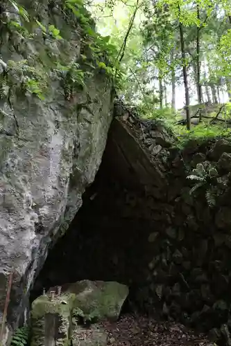岩殿観音窟石龕(埼玉県)