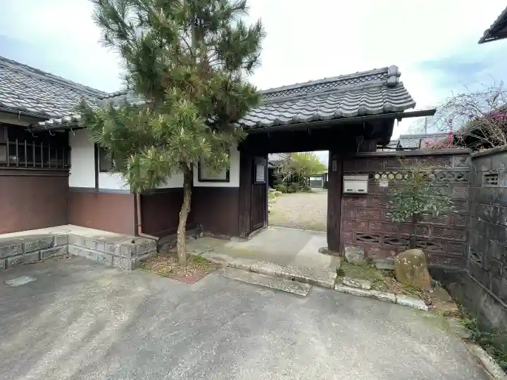 教専寺の{uncategorized: "未分類", other: "その他", undefined: "問題あり", building: "その他建物", grave: "お墓", sacred_gate: "鳥居", guardian: "狛犬", statue: "像", buddha: "仏像", history: "歴史", nature: "自然", garden: "庭園", animal: "動物", pagoda: "塔", temizu: "手水舎", mountain_gate: "山門・神門", sanctuary: "本殿・本堂", subordinate: "末社・摂社", art: "芸術", scenery: "景色", jizo: "地蔵", ema: "絵馬", goshuin: "御朱印", omikuji: "おみくじ", items: "授与品その他", amulet: "お守り", goshuincho: "御朱印帳", eats: "食事", festival: "お祭り", votive_dance: "神楽", shichigosan: "七五三参", wedding: "結婚式", experience: "体験その他", initially: "初詣", around: "周辺", anti_infection: "感染症対策"}