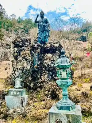 金剛山瑞峯寺(金剛不動尊) の{uncategorized: "未分類", other: "その他", undefined: "問題あり", building: "その他建物", grave: "お墓", sacred_gate: "鳥居", guardian: "狛犬", statue: "像", buddha: "仏像", history: "歴史", nature: "自然", garden: "庭園", animal: "動物", pagoda: "塔", temizu: "手水舎", mountain_gate: "山門・神門", sanctuary: "本殿・本堂", subordinate: "末社・摂社", art: "芸術", scenery: "景色", jizo: "地蔵", ema: "絵馬", goshuin: "御朱印", omikuji: "おみくじ", items: "授与品その他", amulet: "お守り", goshuincho: "御朱印帳", eats: "食事", festival: "お祭り", votive_dance: "神楽", shichigosan: "七五三参", wedding: "結婚式", experience: "体験その他", initially: "初詣", around: "周辺", anti_infection: "感染症対策"}