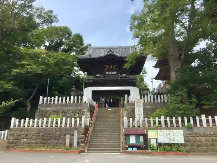 布施弁天 東海寺の山門・神門