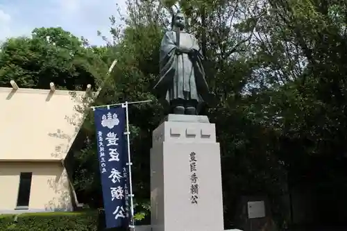 玉造稲荷神社の像