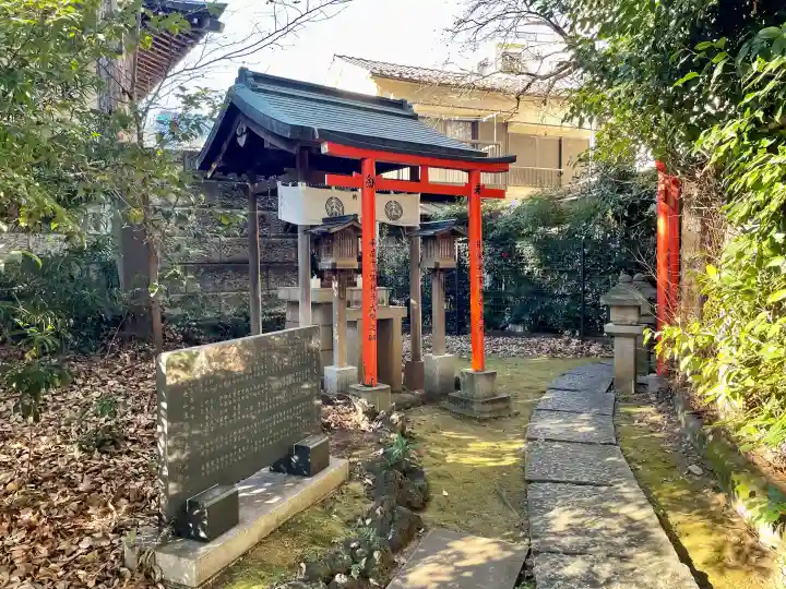 威光稲荷堂の{uncategorized: "未分類", other: "その他", undefined: "問題あり", building: "その他建物", grave: "お墓", sacred_gate: "鳥居", guardian: "狛犬", statue: "像", buddha: "仏像", history: "歴史", nature: "自然", garden: "庭園", animal: "動物", pagoda: "塔", temizu: "手水舎", mountain_gate: "山門・神門", sanctuary: "本殿・本堂", subordinate: "末社・摂社", art: "芸術", scenery: "景色", jizo: "地蔵", ema: "絵馬", goshuin: "御朱印", omikuji: "おみくじ", items: "授与品その他", amulet: "お守り", goshuincho: "御朱印帳", eats: "食事", festival: "お祭り", votive_dance: "神楽", shichigosan: "七五三参", wedding: "結婚式", experience: "体験その他", initially: "初詣", around: "周辺", anti_infection: "感染症対策"}