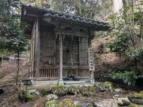 五皇神社の{uncategorized: "未分類", other: "その他", undefined: "問題あり", building: "その他建物", grave: "お墓", sacred_gate: "鳥居", guardian: "狛犬", statue: "像", buddha: "仏像", history: "歴史", nature: "自然", garden: "庭園", animal: "動物", pagoda: "塔", temizu: "手水舎", mountain_gate: "山門・神門", sanctuary: "本殿・本堂", subordinate: "末社・摂社", art: "芸術", scenery: "景色", jizo: "地蔵", ema: "絵馬", goshuin: "御朱印", omikuji: "おみくじ", items: "授与品その他", amulet: "お守り", goshuincho: "御朱印帳", eats: "食事", festival: "お祭り", votive_dance: "神楽", shichigosan: "七五三参", wedding: "結婚式", experience: "体験その他", initially: "初詣", around: "周辺", anti_infection: "感染症対策"}